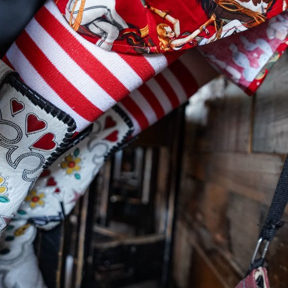 👋 Danielle Vincent's my name. Vintage cowgirl style's my game. - Picture 5 of 16